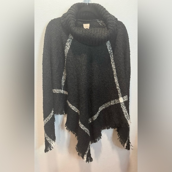 Chicos Poncho - Picture 4 of 8